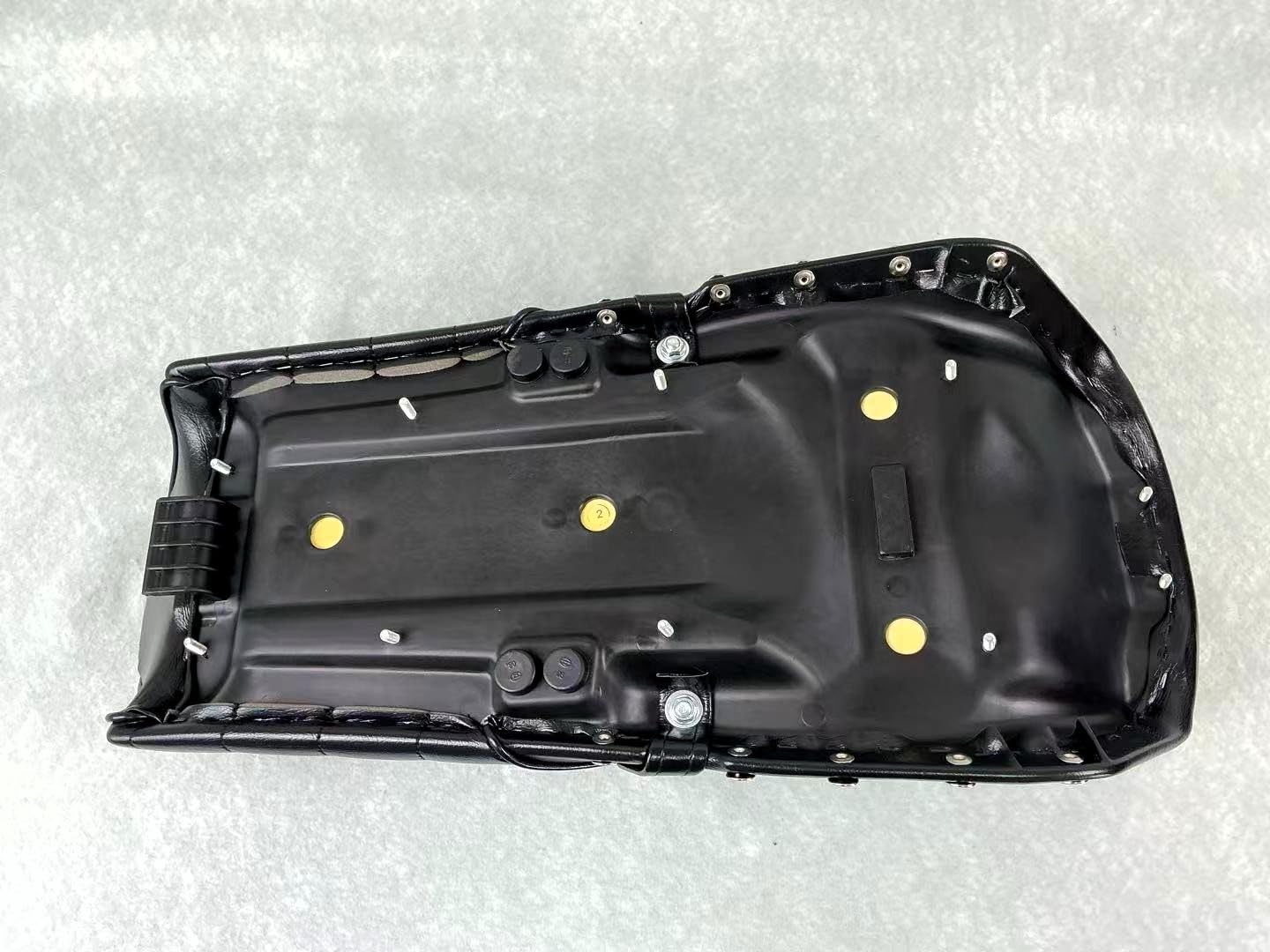 Amazon | ザリ ちょび三段シート / GSX400E黒GSX250Eアンコ抜きZARI 3